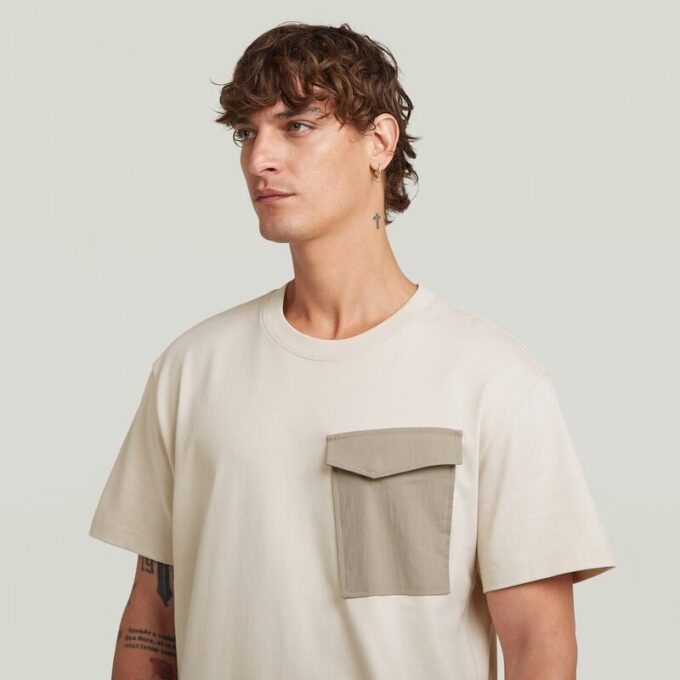 T-shirt met zak van stoffenmix T-shirt met zak van stoffenmix