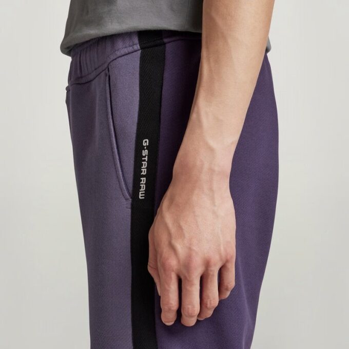 Tape Color Block taps toelopende joggingbroek Tape Color Block taps toelopende joggingbroek